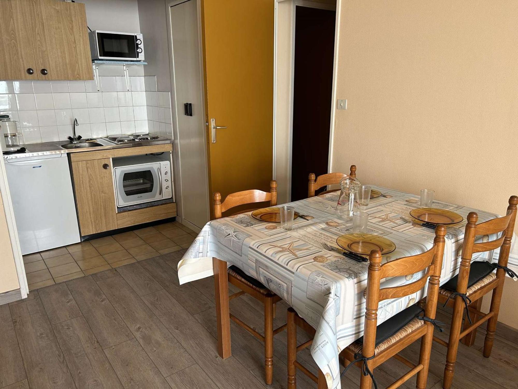 Appartement 2 Pieces Avec Balcon Et Parking A Saint-Gilles-Croix-De-Vie - Fr-1-224-39 Экстерьер фото